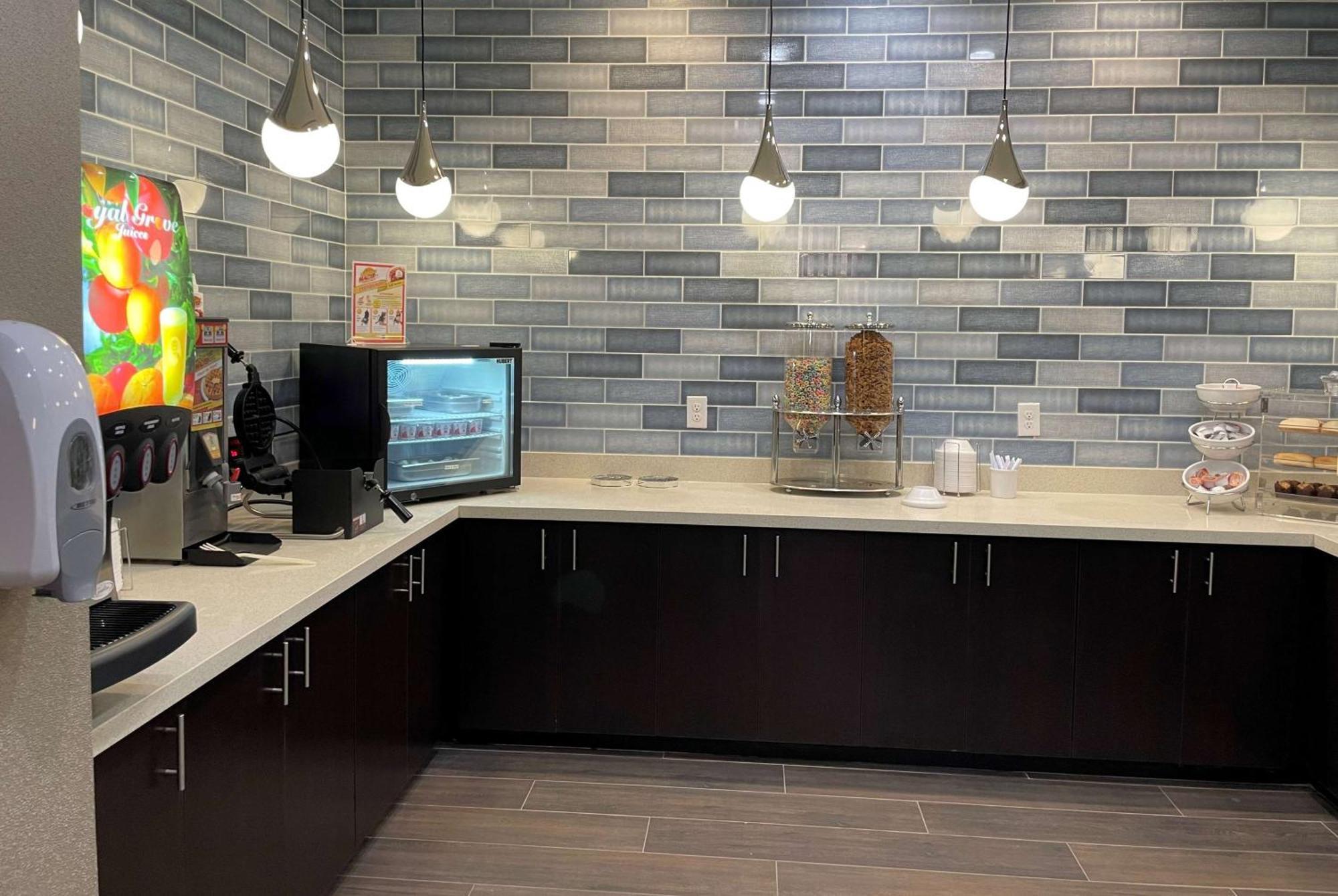La Quinta Inn & Suites By Wyndham Sulphur Lake Charles エクステリア 写真